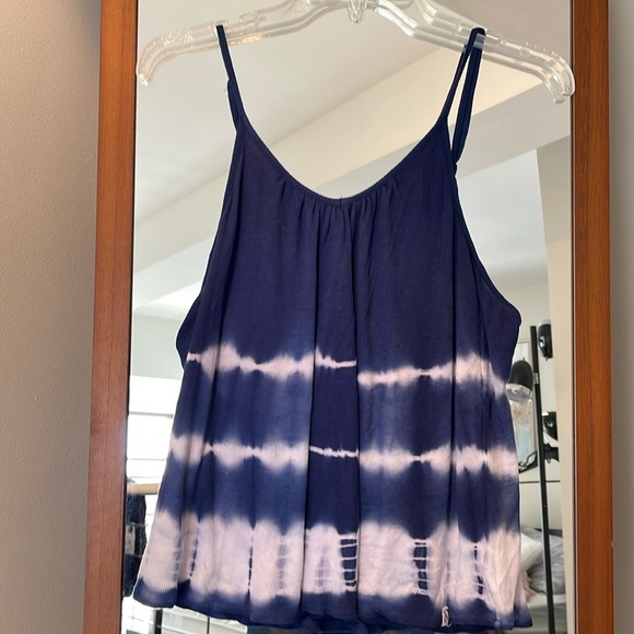 Volcom Tops - Volcom flowy tank top